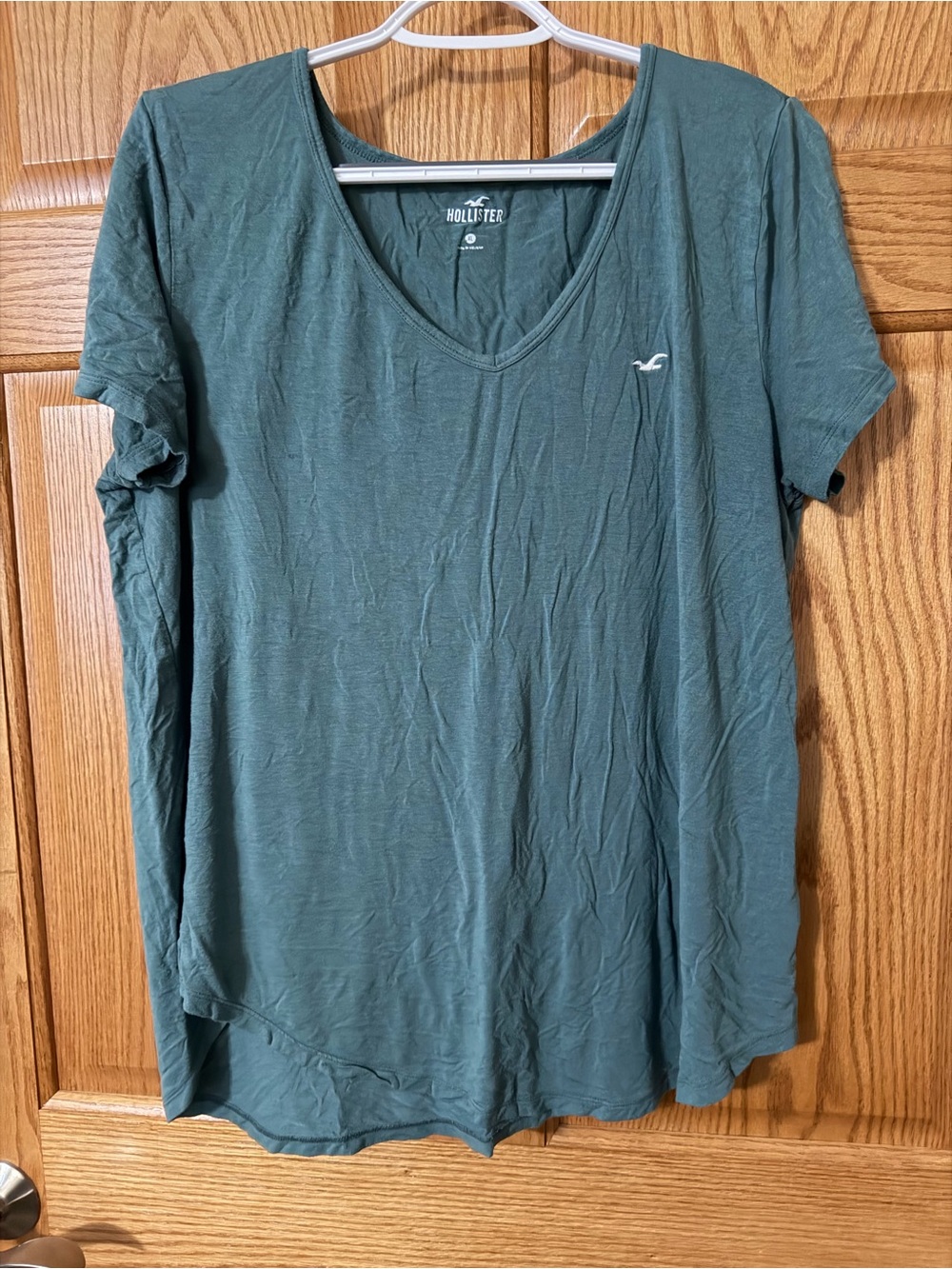Hollister Women's V-Neck Tee in Forest Green